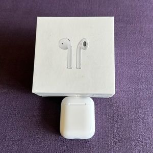 Apple AirPods with Charging Case